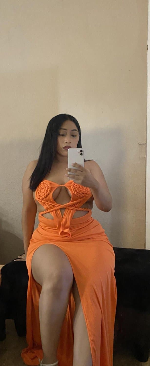 Thicc Latina takes every chance she gets to show off her thicc ass and bit tits