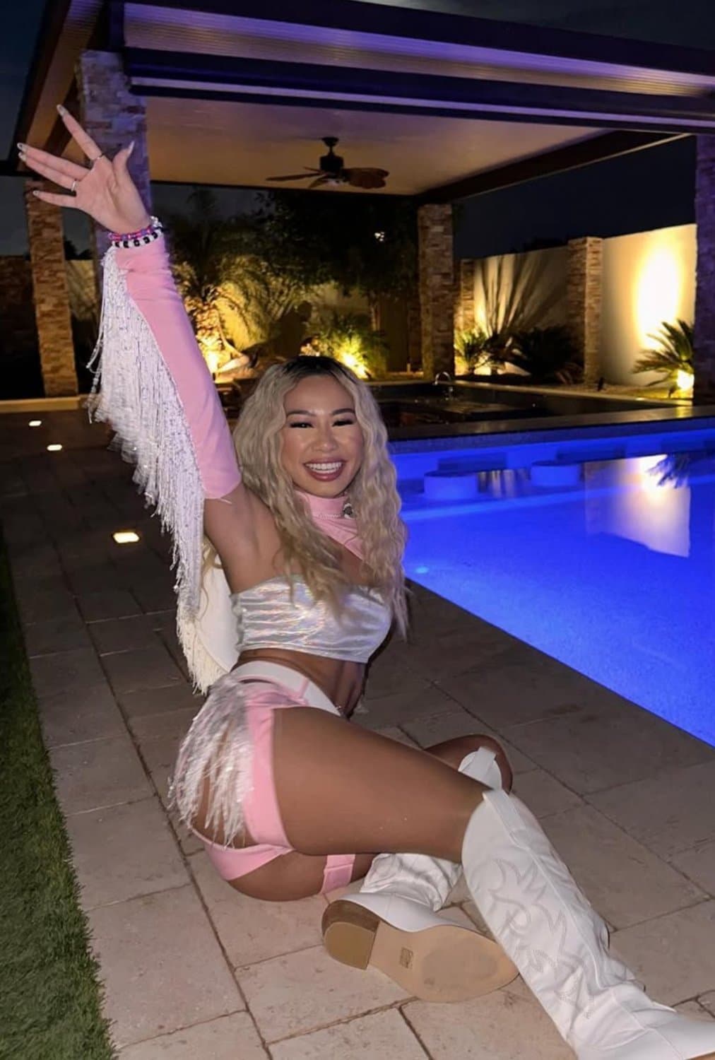 Petite Asian Pussy HITS DIFFERENT (sex vids at the of the album)