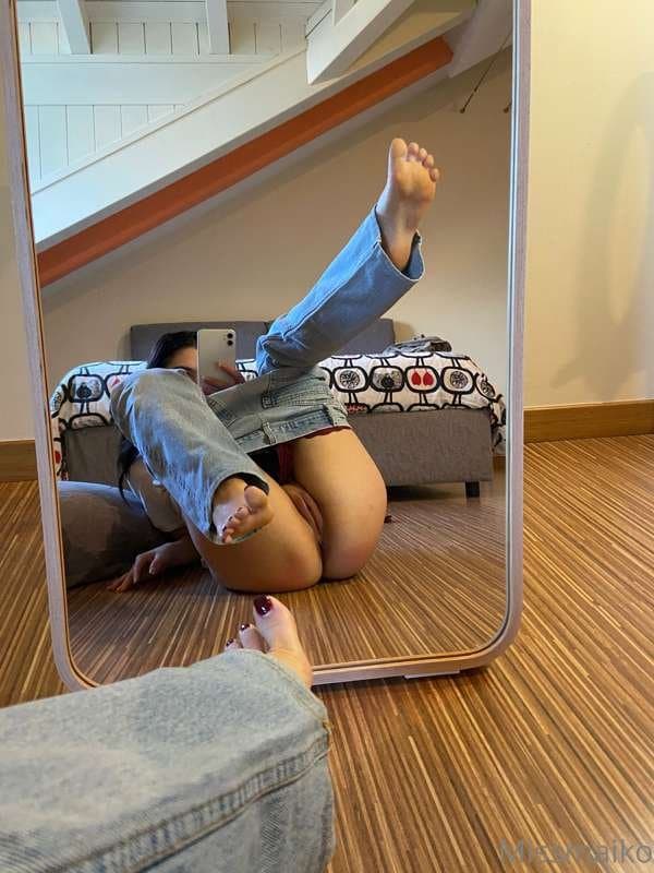 Barefoot and Pussy Exhibition