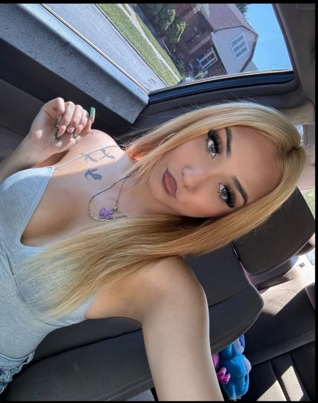 19 yr old Latina from Chicago hooters.  Dm for more