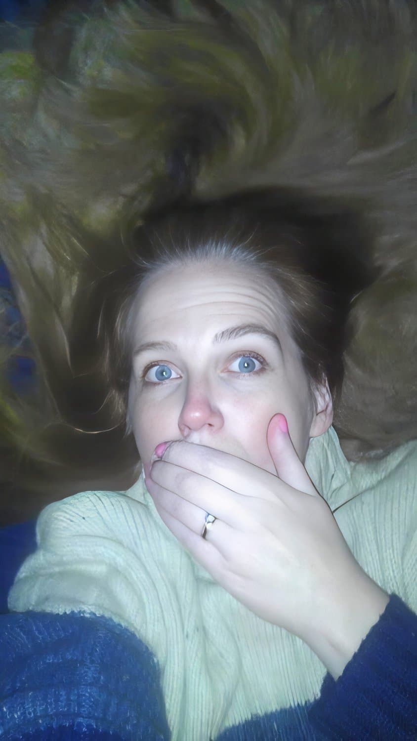 Hot Midwest Wife Gets Her Private Pictures Posted!