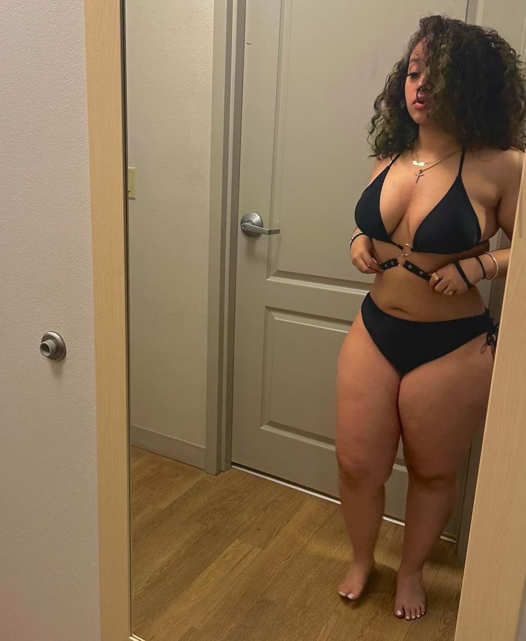 Click to view full size She knows know to show that body off