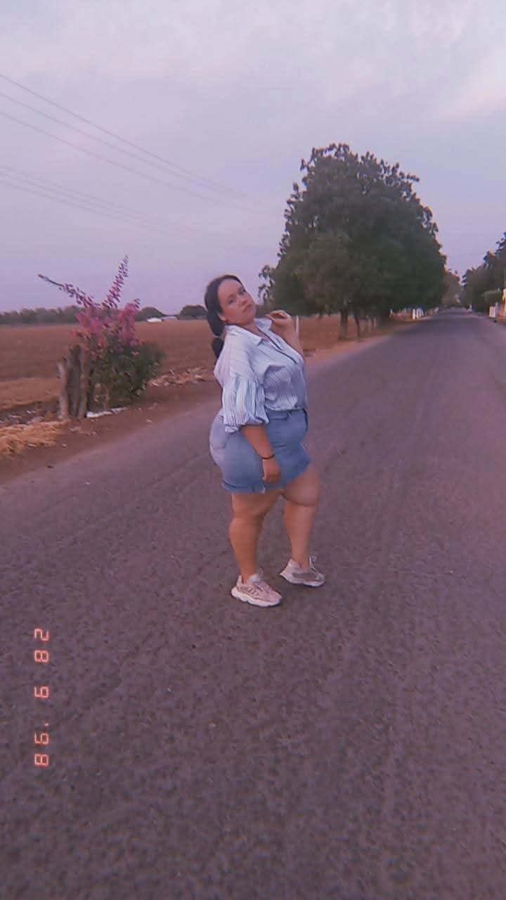 PEAR SHAPE THICK CURVY LATINA SSBBW BIG BOOTY ASS