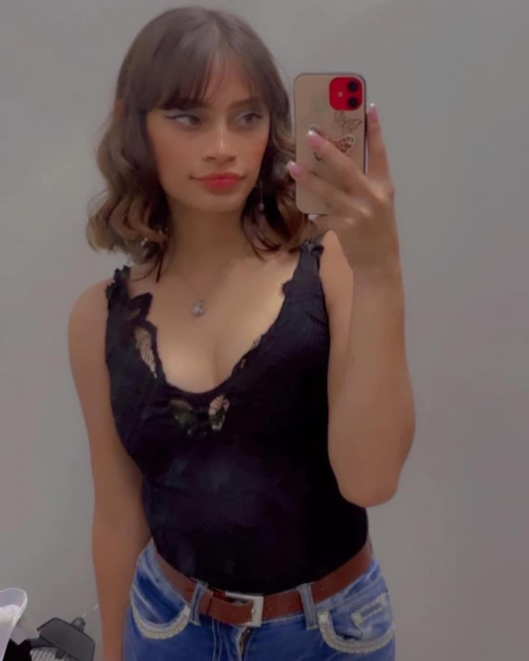 Sexy petite hs teen Dulce Elimar Alecio is sexy and has perfect feet and white toes