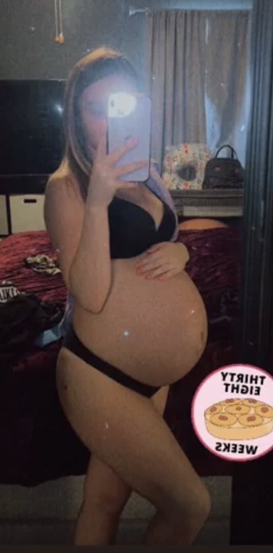 Ugly white girl with a nice little ass WAS BOUND TO BE A SINGLE MOM TO A BLACK BABY ?