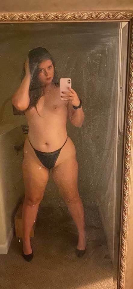 Chubby Slut Pawg Wife Nikki Shows Her Curves