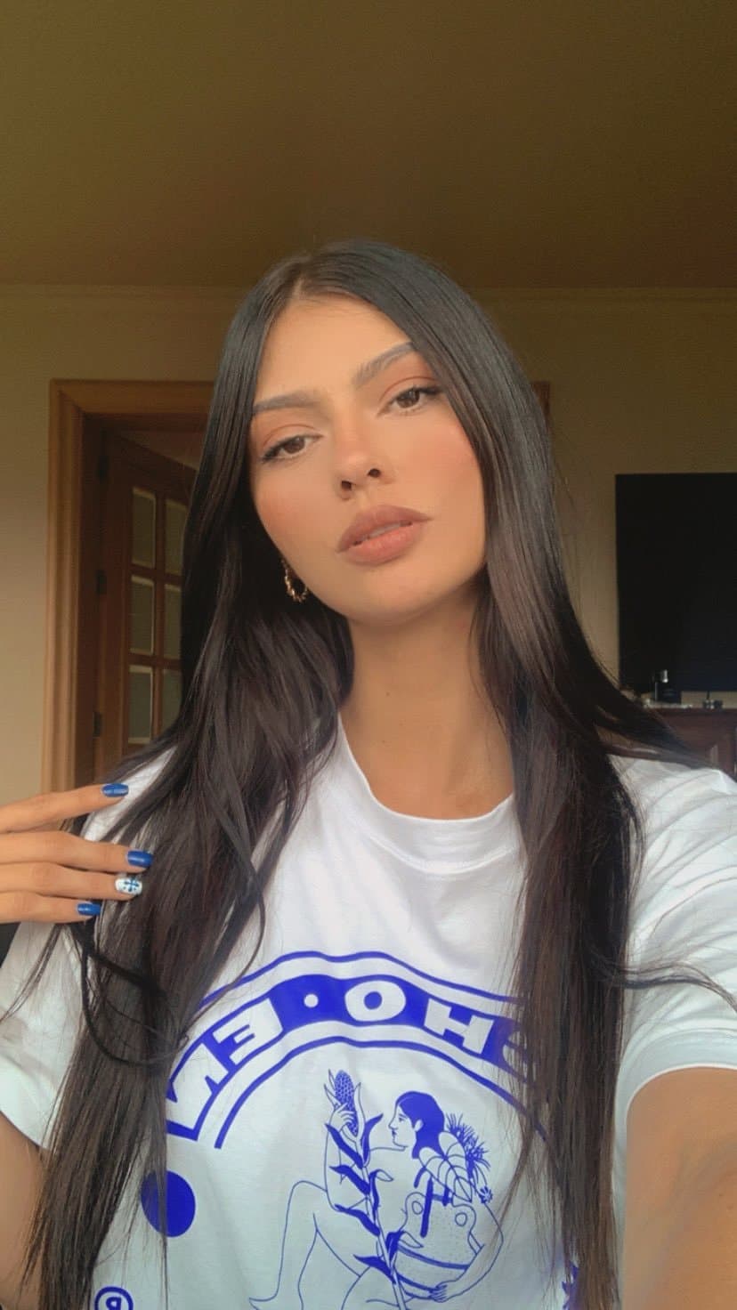 Supermodel goddess drinks sperm from 100 men