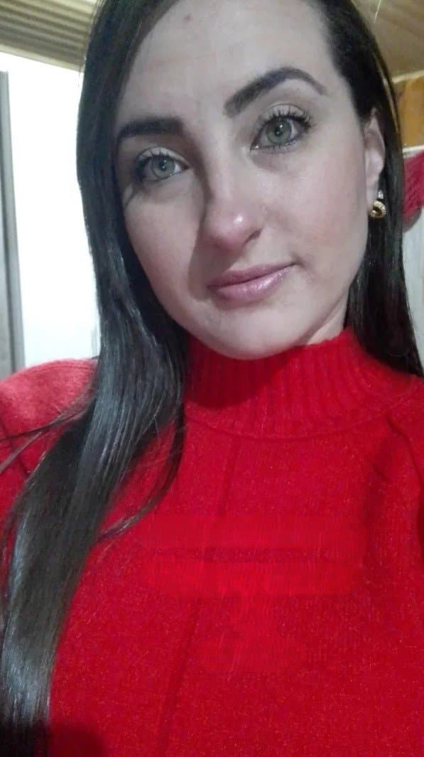 Olha a cara dessa puta,vou cobrir de leite essa cara de puta dela, q tesão meu pau ta se babando