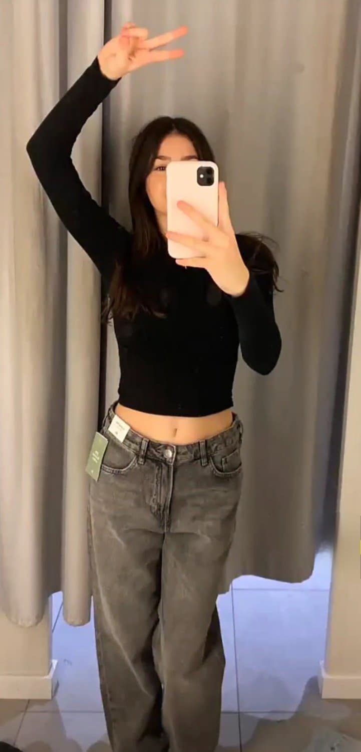 18yo Annabel loves to show off her teen body ;)