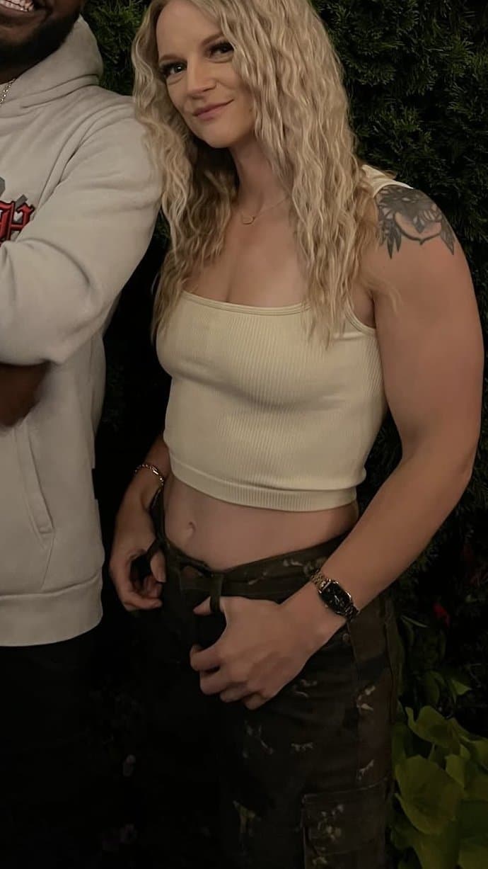 Gym girl let some buff bodybuilder bend her over in locker room. Big ass clapping back on his cock