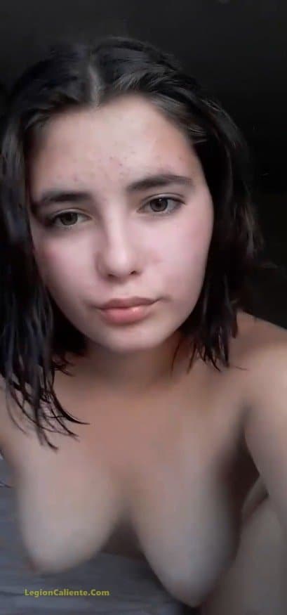 Putit4 Milán mostrando su tetitas chep4 lindo cul0 zorrit4 cam.