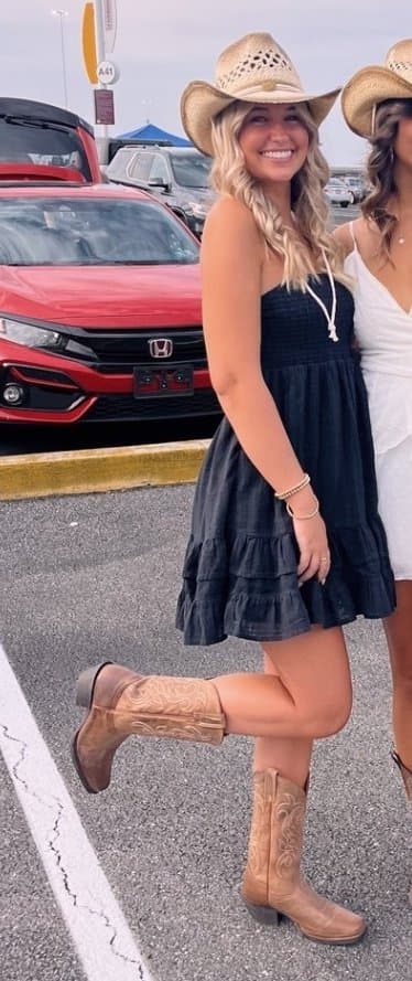 Hot 20yr collage girl tessa with sexy smile and rockin body