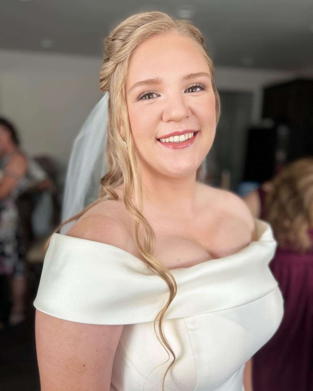 Click to view full size Married Air Force whore Emily Sawicki sucks cock and gets slapped