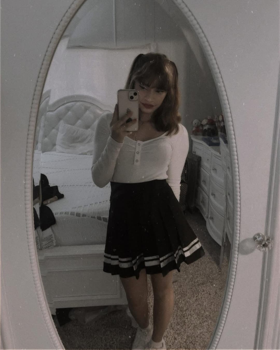 Sexy petite hs teen Dulce Elimar Alecio is sexy and has perfect feet and white toes