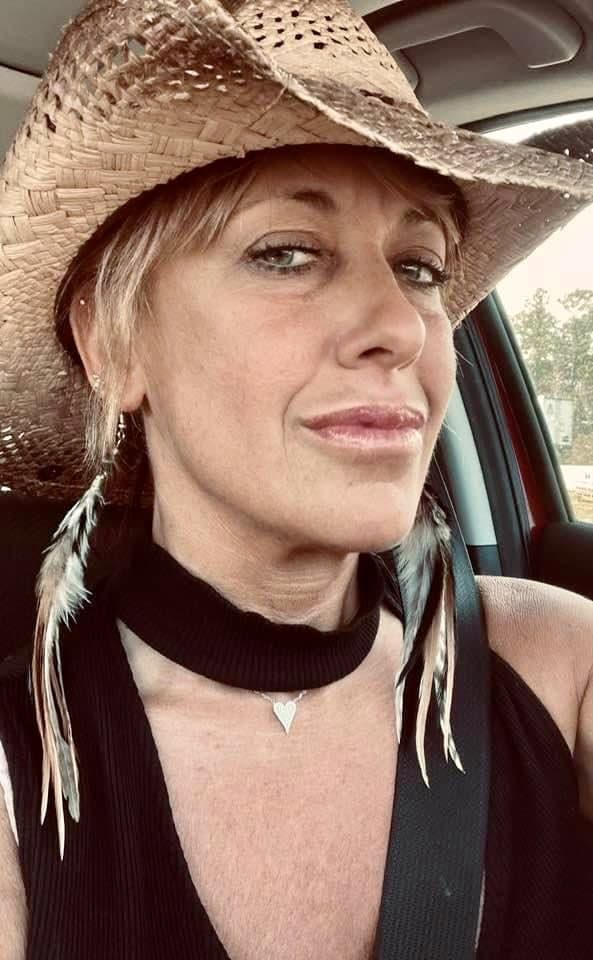 Fun milf shows the internet how much she loved getting naked on camera & in public