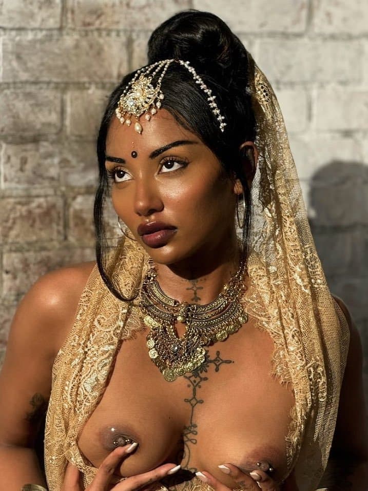 serxy indian teen playing with her pussy