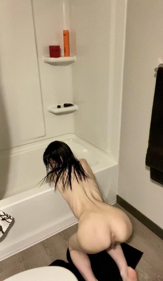 25-0221 - Skinny Sluts Are Fun To Bone