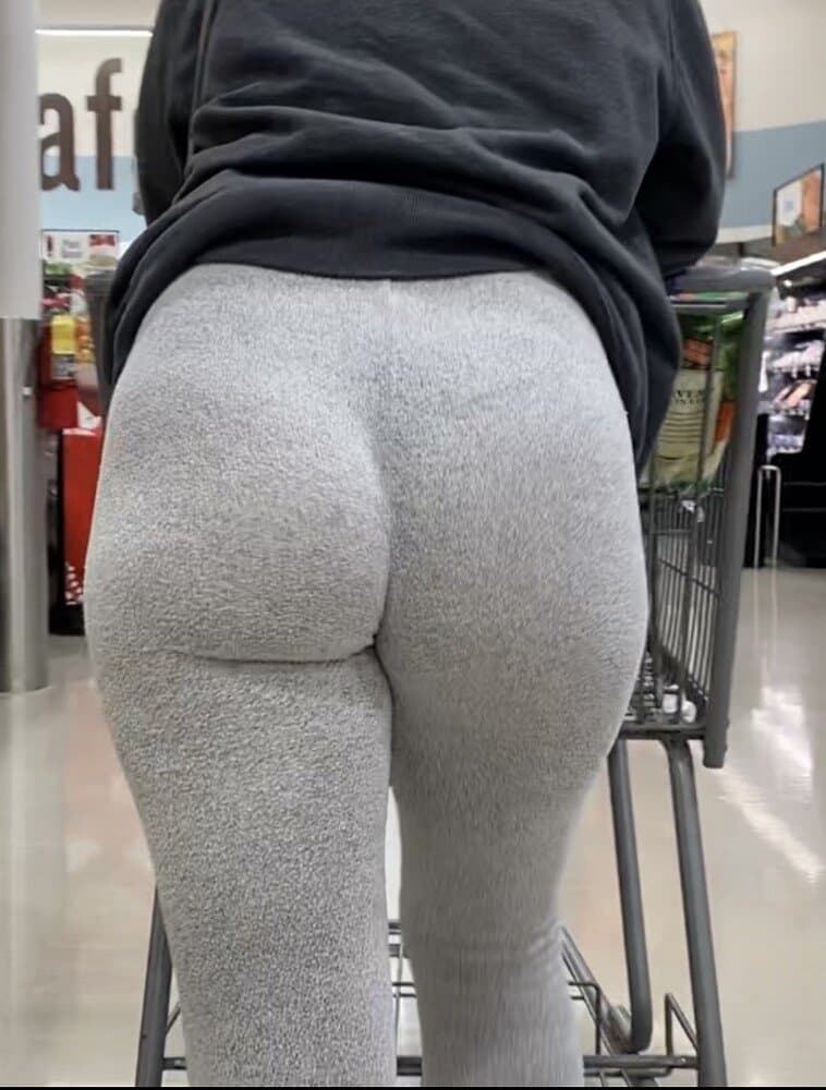 GF ass in grey joggers JIGGLING for me
