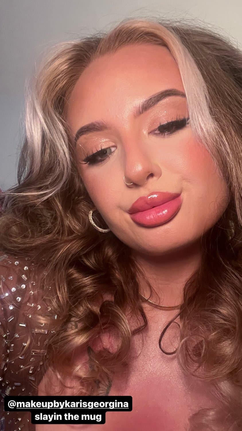 thick gym girl phoebe kitchen 22