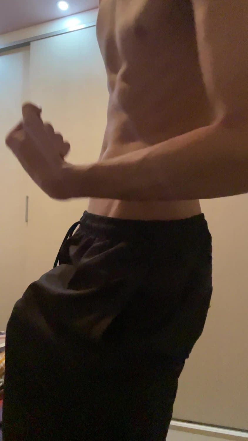 caiu na net, novinho de 18 aninhos se exibindo e exibindo o pirocão