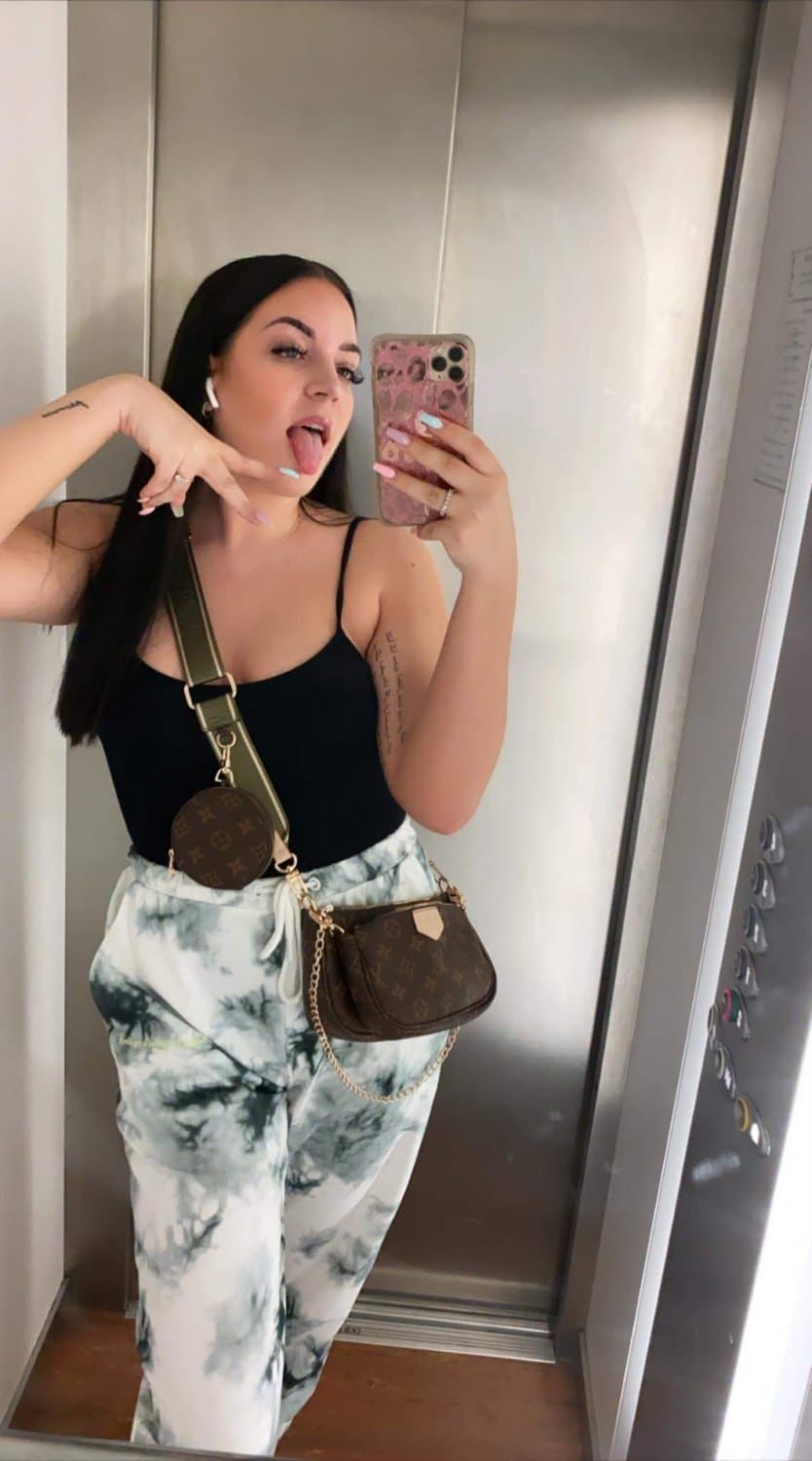 Dm if you wanna see Sophie nude and are willing to post her or wanna degrade kik: enrolz