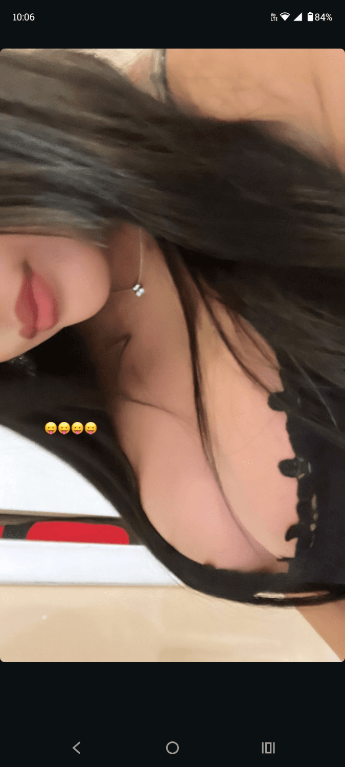 Flaquita hermosa con cuerpazo paso perfil