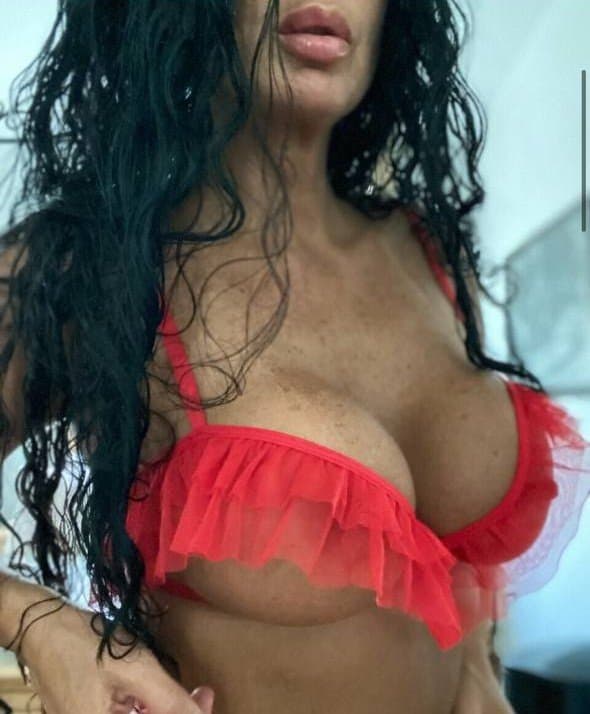 Milf with the best dick sucking lips