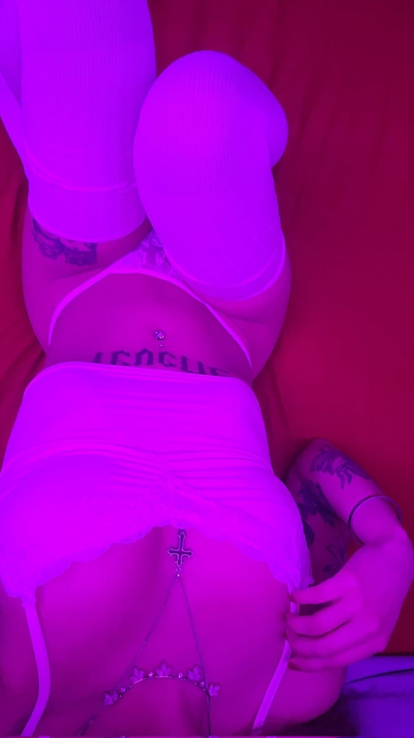 Kink Friendly Gothic Latina - Bri (Squirter)