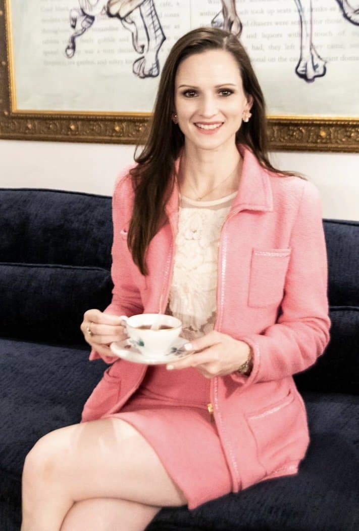 Anybody recognize this busty Mardi Gras flasher? ?