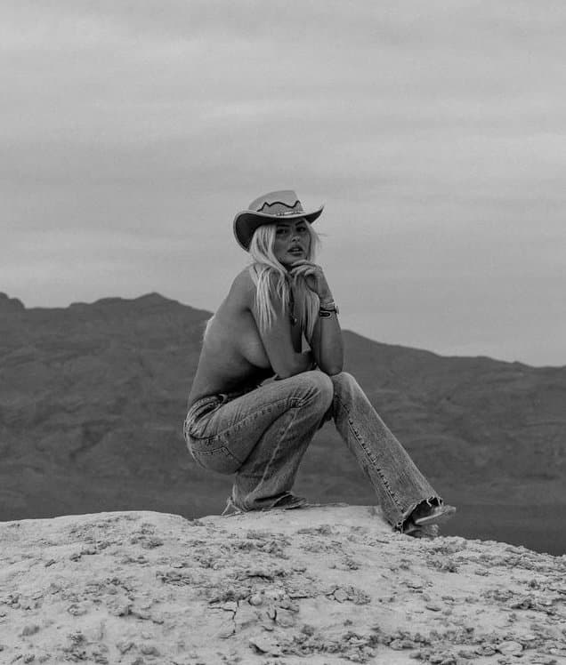 Innocent Blonde bombshell Caroline in desperate need of a cock