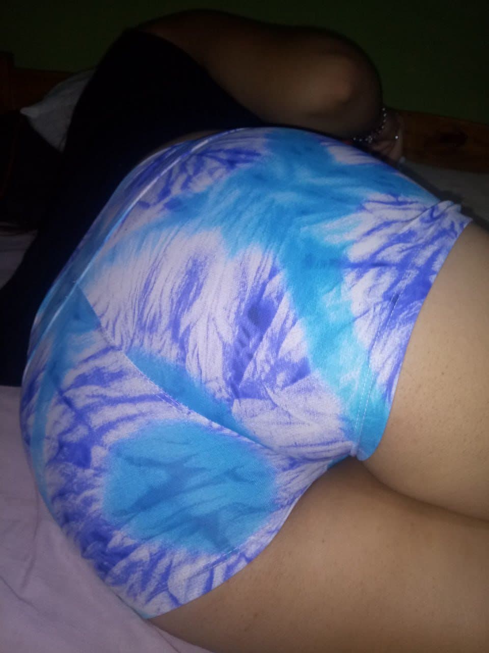 Culo con el shorts azul ?