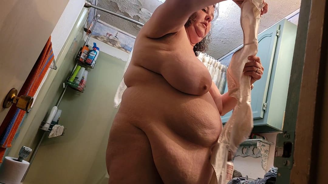 Trailer park poor White trash one leg bbw seriously look at her place