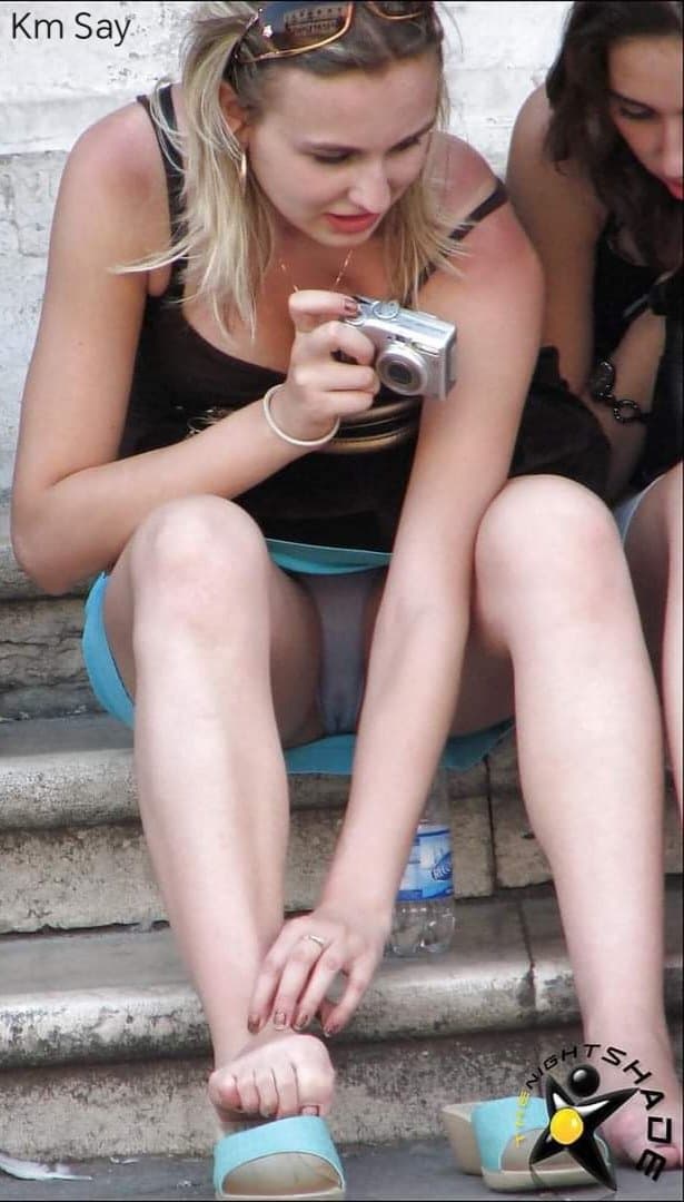 Hermosa descuido o exhibición al público su tanga?2