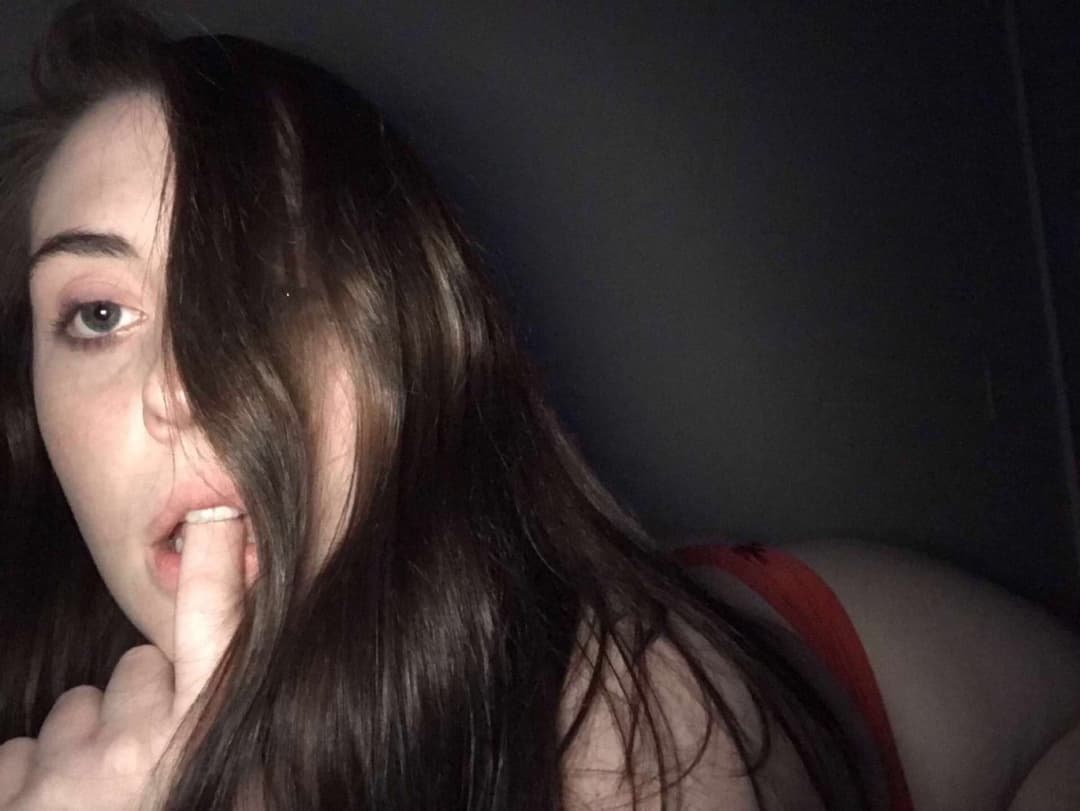 Curvy Hannah jerking dick and flashing boobs