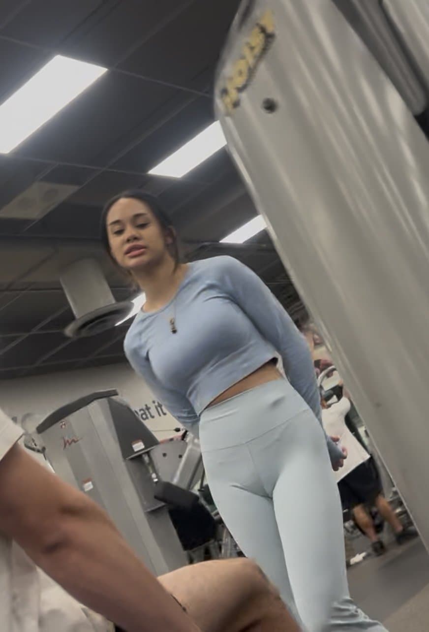 Thirsty gym babe showing off her g-string cameltoe. It was up her pussy ! Like & comment if u enjoy!