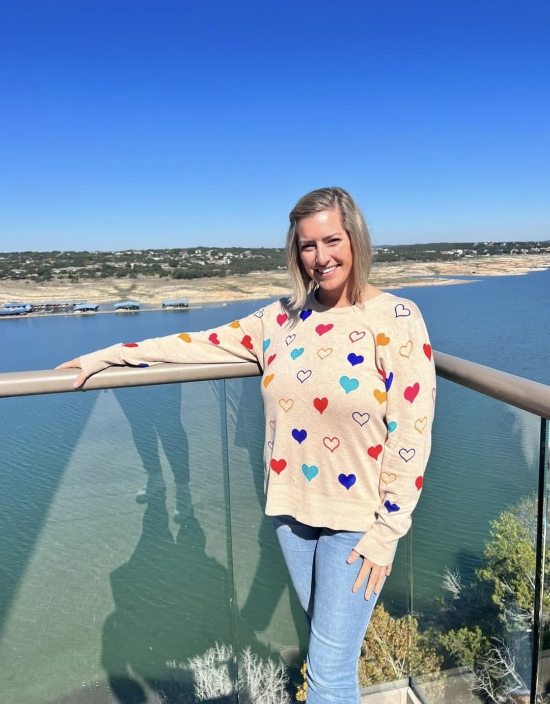 Realt0r hopes the internet forgot when she flashed & fingered herself on spring break