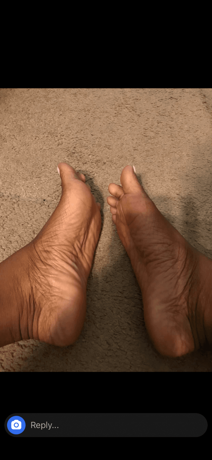 BRI AKA BBYG1r thebnecole HAS THE PRETTIEST FEET IN THE WORLD!!