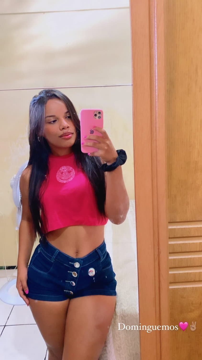 Eliane Queiroz preta e aínda é cavala gigante