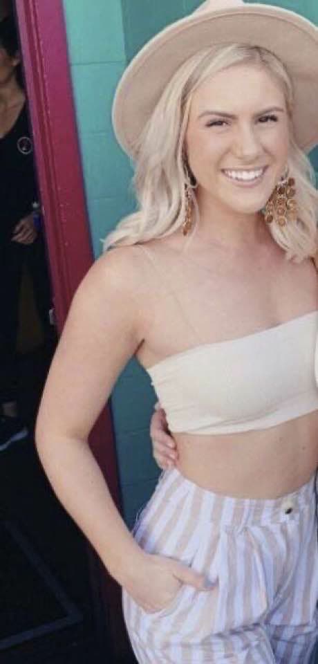 Click to view full size Tight college freshman loves to show off her fit body