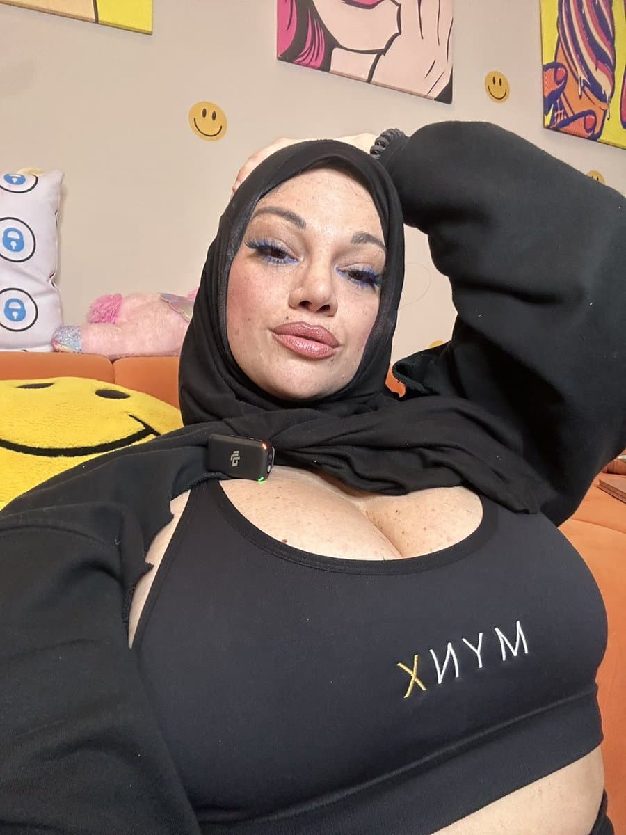 Arab Muslim Hijabi MILF Slut Big Ass?