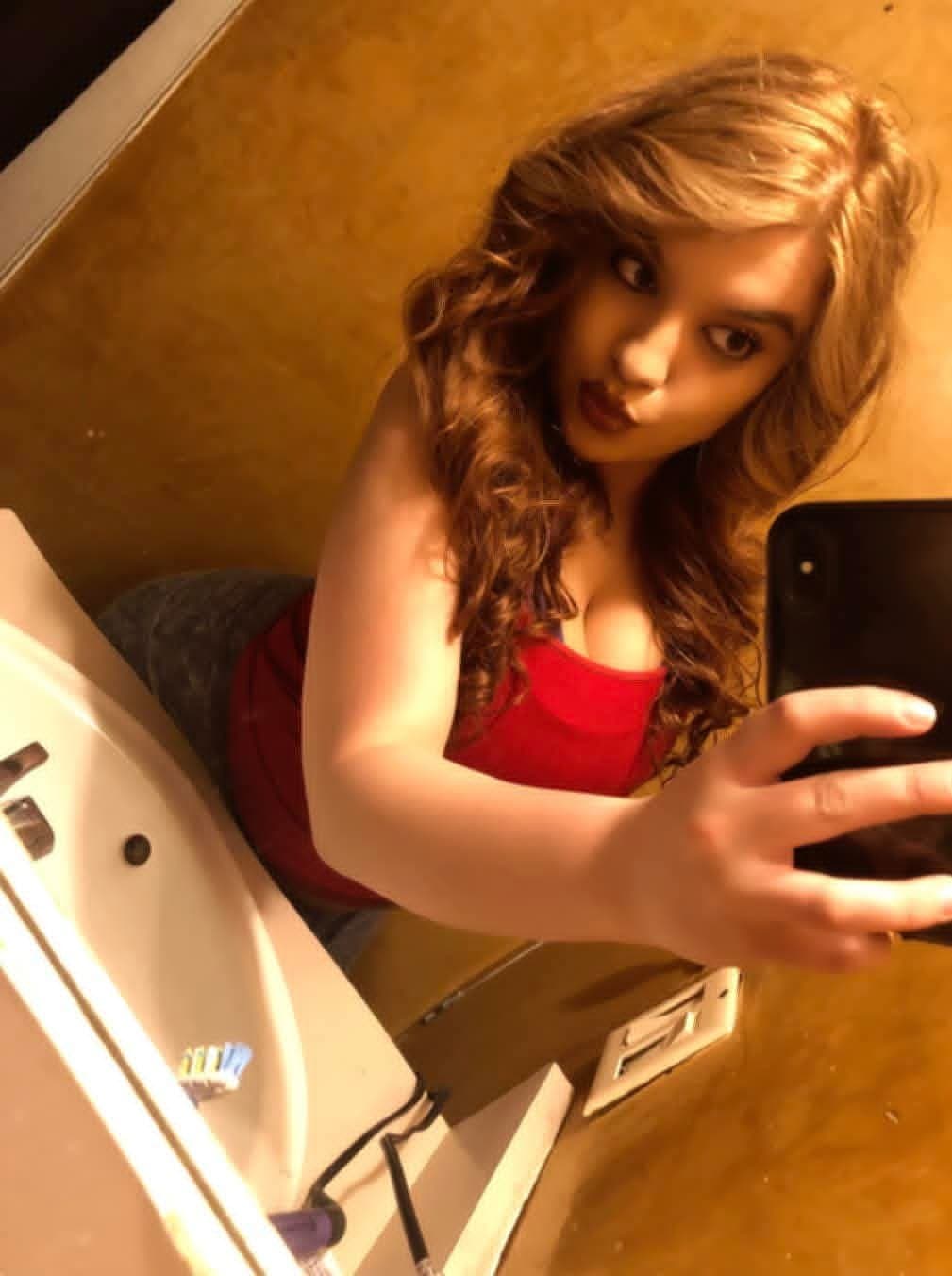 Alyssa Romero big titties and thick ass ! I cum to her everyday