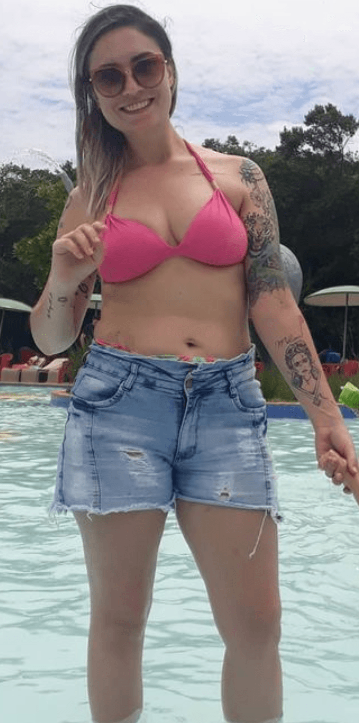 De jeans apertado nas fotos casada olhou pro fotógrafo e pediu goza