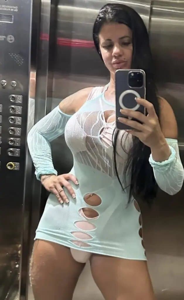 Pampam tomando banho e lavando a Bucetona Grande