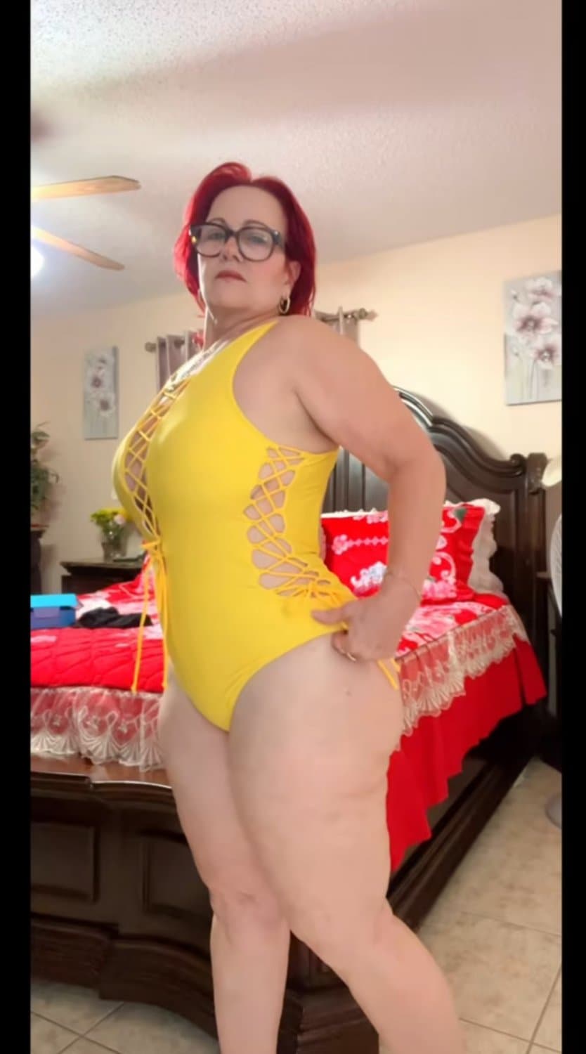 Sexy photos of my hot mom big ass, I stole the photos from her cell phone