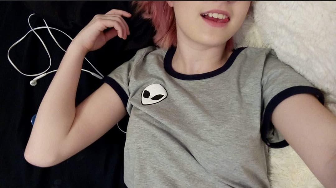 Lonely single girl will rate your cock/wife/gf