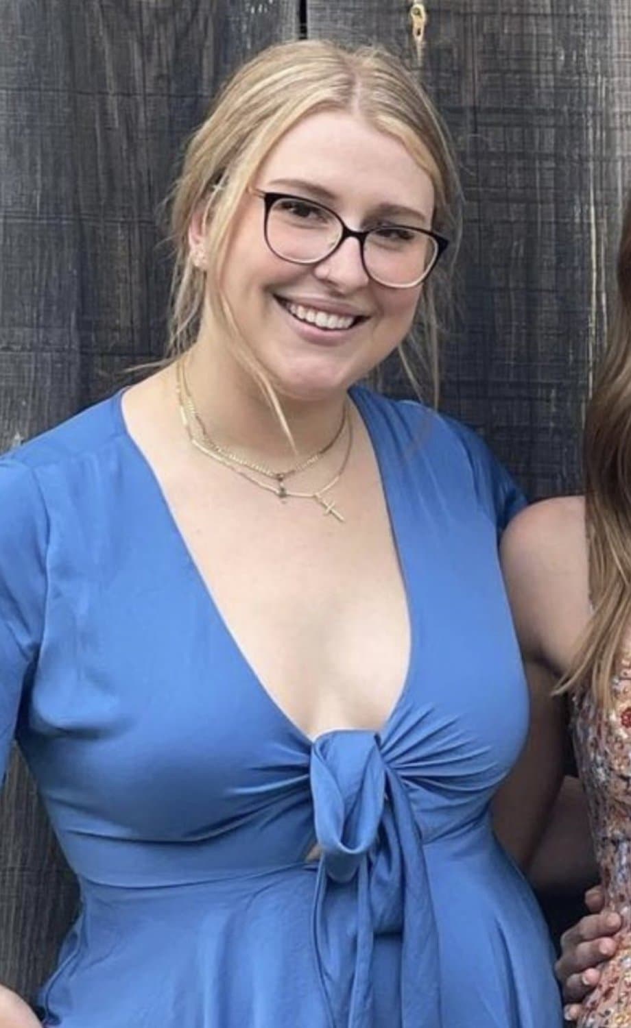 Busty PAWG I know irl would look a lot better w everyone’s load painting her glasses