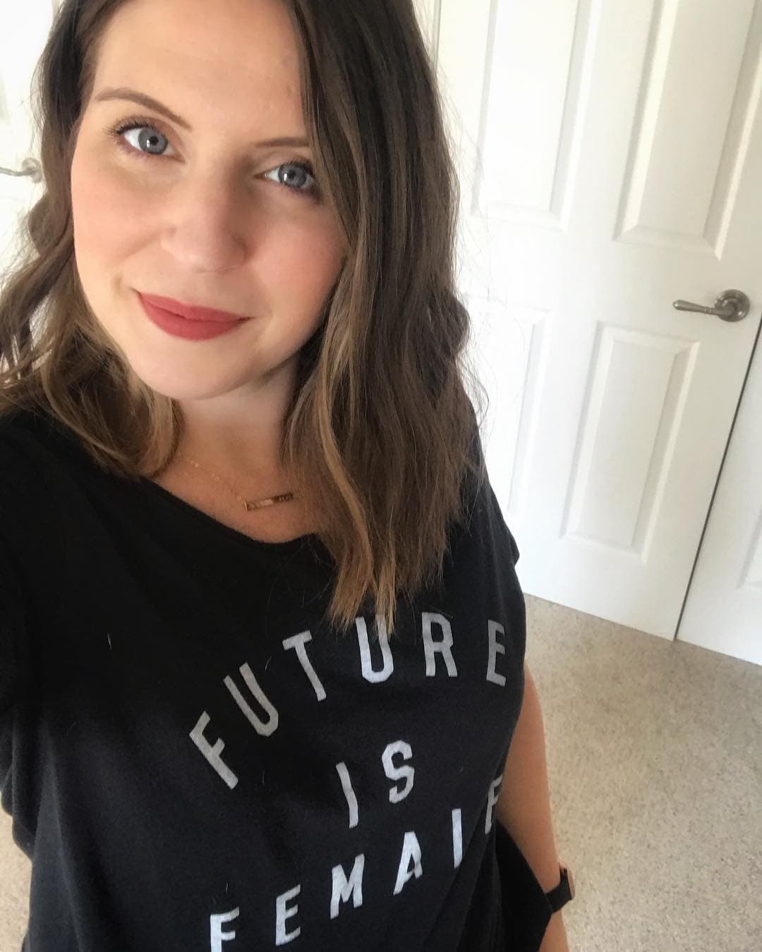 Sexy Burnette milf looking for excitement.