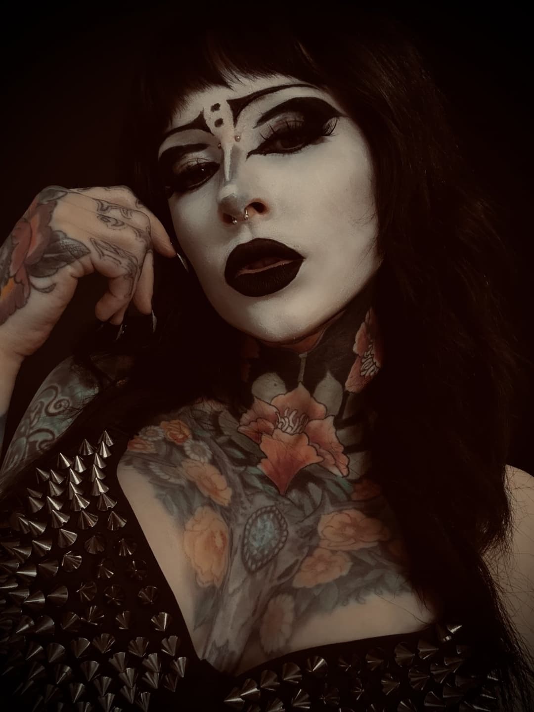 Where the night begins, I come alive