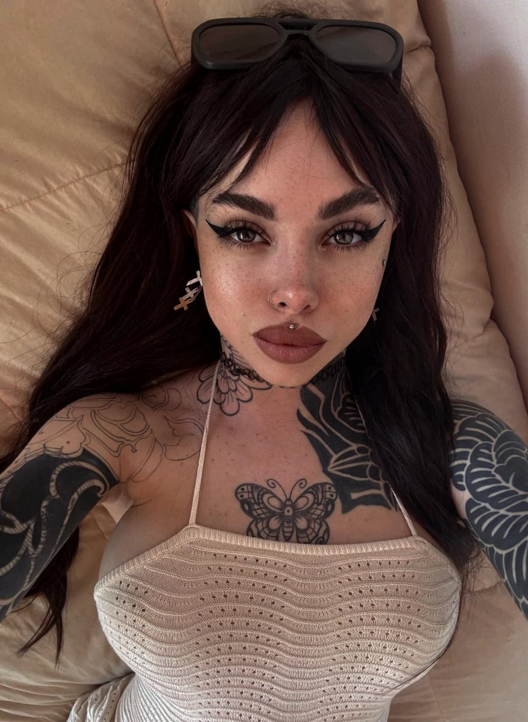 Click to view full size Feel the poison of my beauty