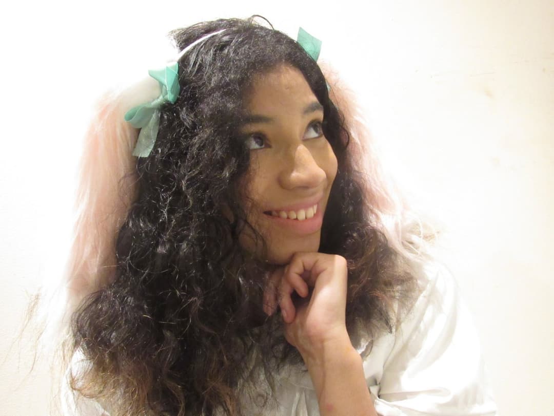 Just want her to massage my big dick and let me pump my load on her hand.